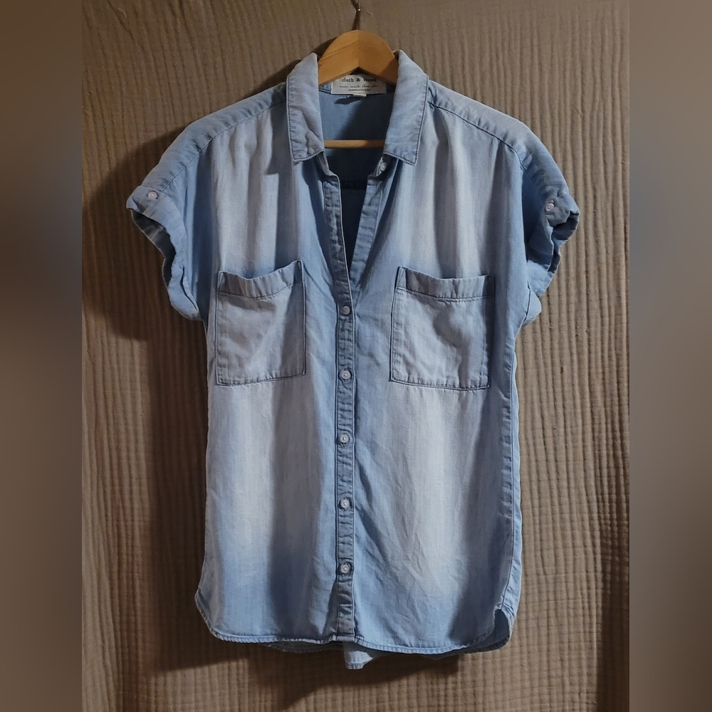 Anthropologie Light Blue Denim Button-Front Short Sleeve Shirt